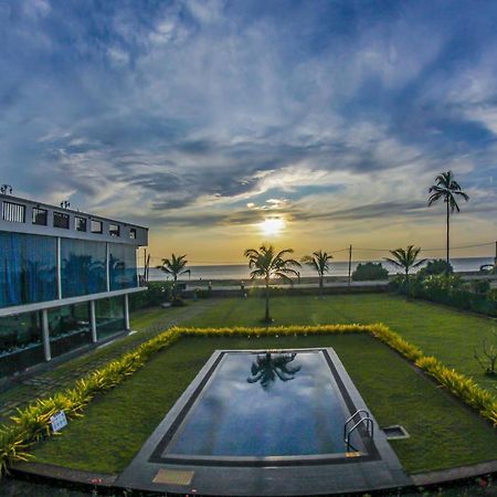 Calypso Sunset Hotel Iranawila ภายนอก รูปภาพ