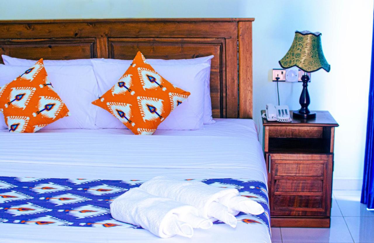 Calypso Sunset Hotel Iranawila ภายนอก รูปภาพ