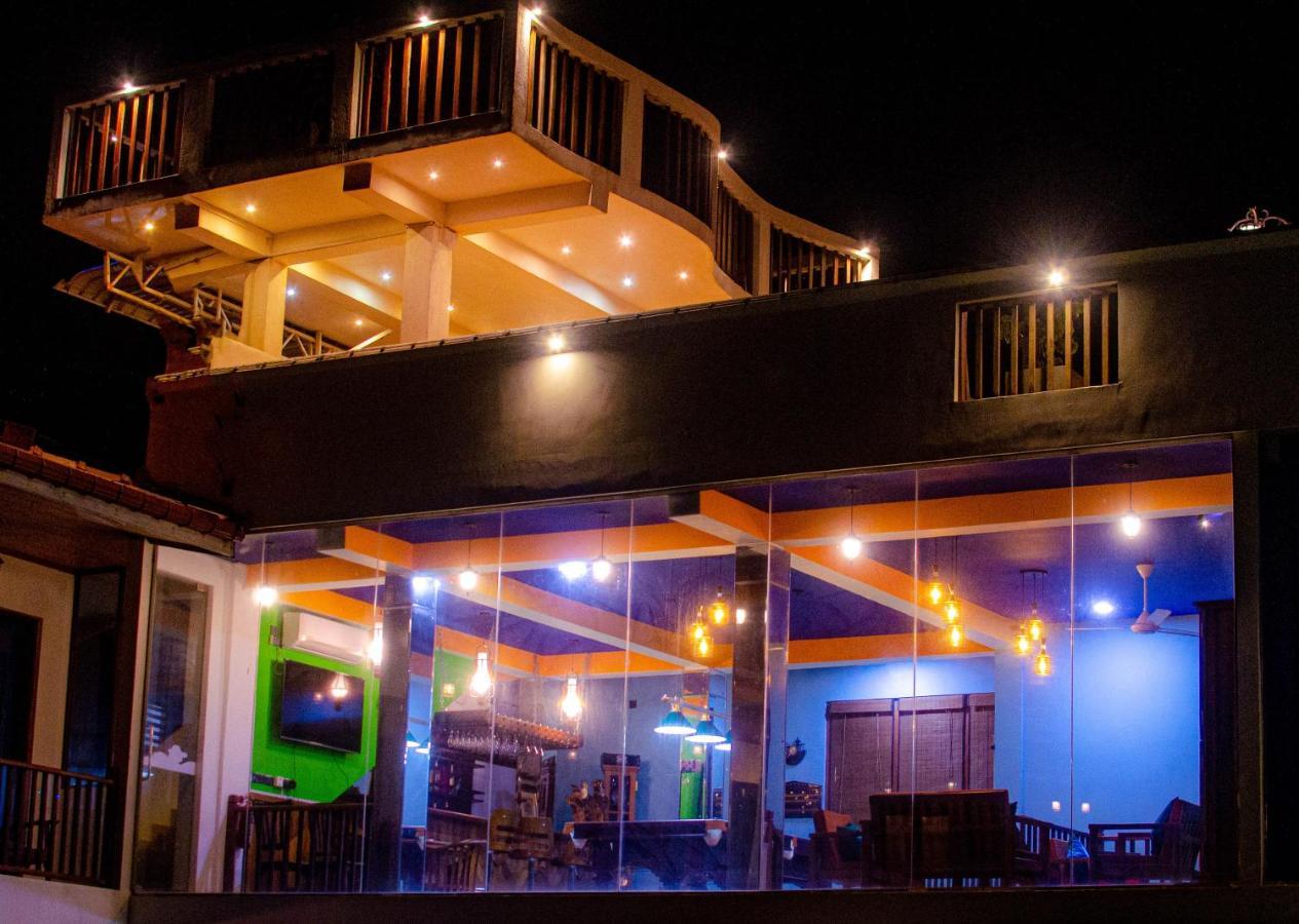 Calypso Sunset Hotel Iranawila ภายนอก รูปภาพ