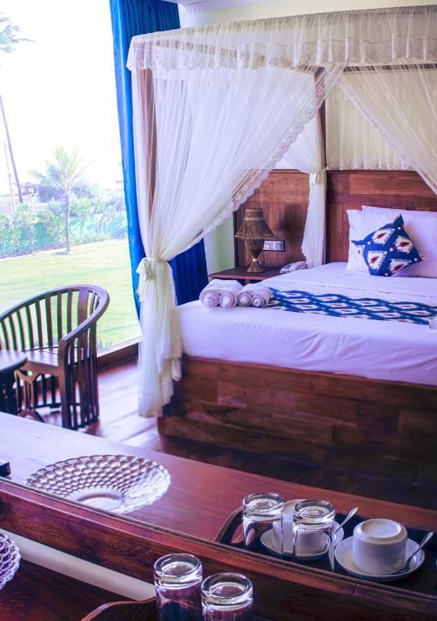 Calypso Sunset Hotel Iranawila ภายนอก รูปภาพ