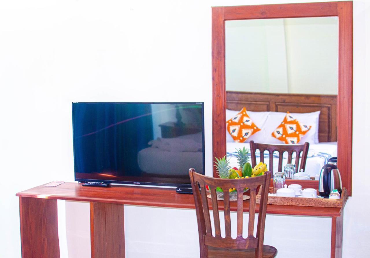 Calypso Sunset Hotel Iranawila ภายนอก รูปภาพ