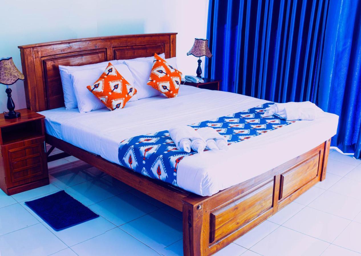 Calypso Sunset Hotel Iranawila ภายนอก รูปภาพ