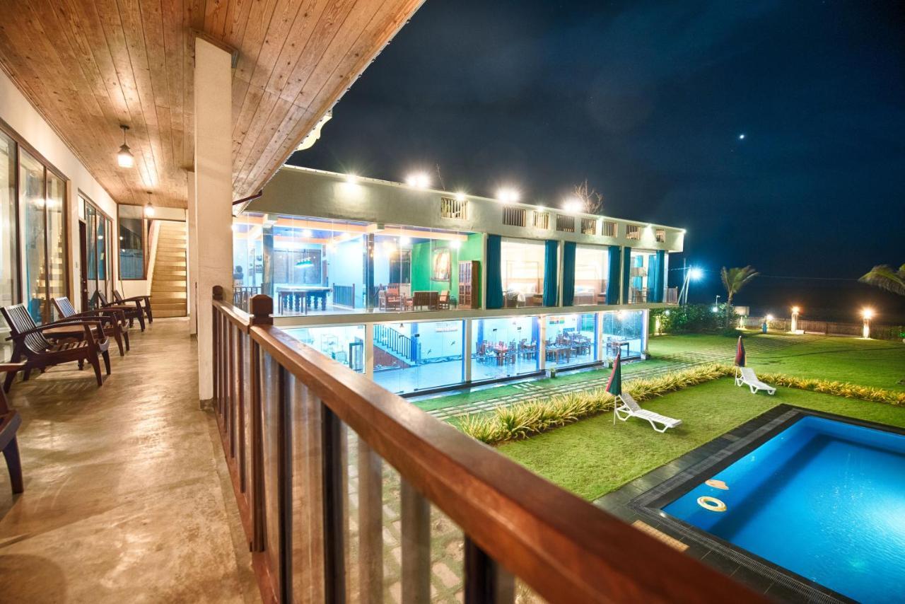 Calypso Sunset Hotel Iranawila ภายนอก รูปภาพ