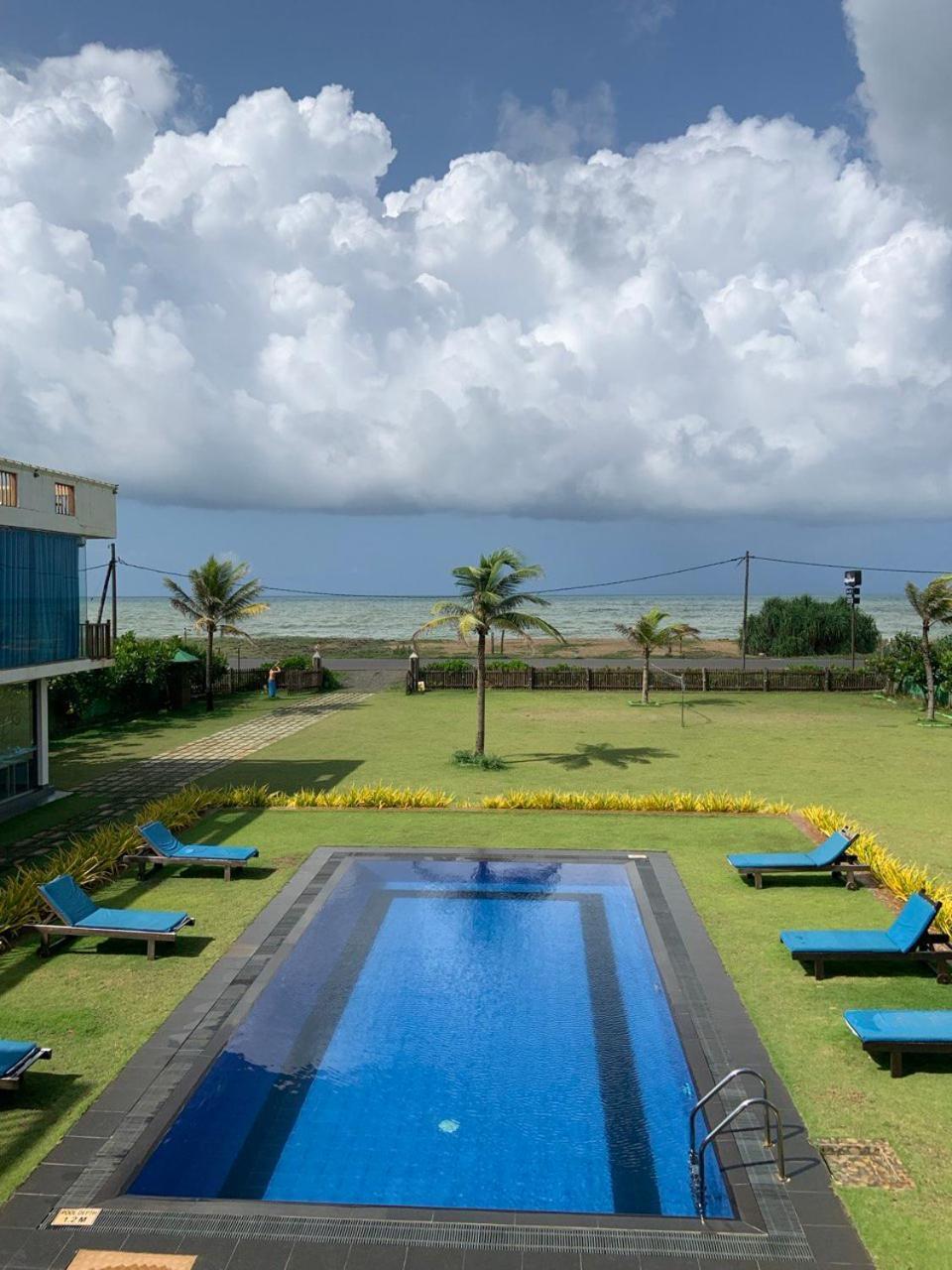 Calypso Sunset Hotel Iranawila ภายนอก รูปภาพ